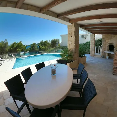 Sea's The Day Villa Drage