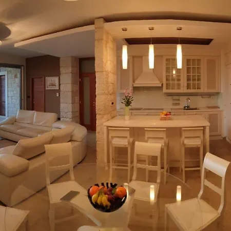 Villa Sea's The Day Drage